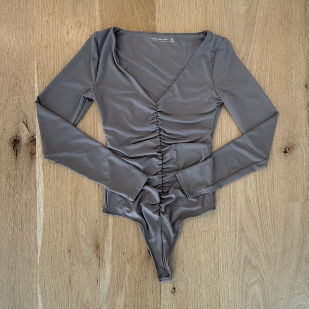 Abercrombie Long-Sleeve Ruched V-Neck Bodysuit - XS NWOT